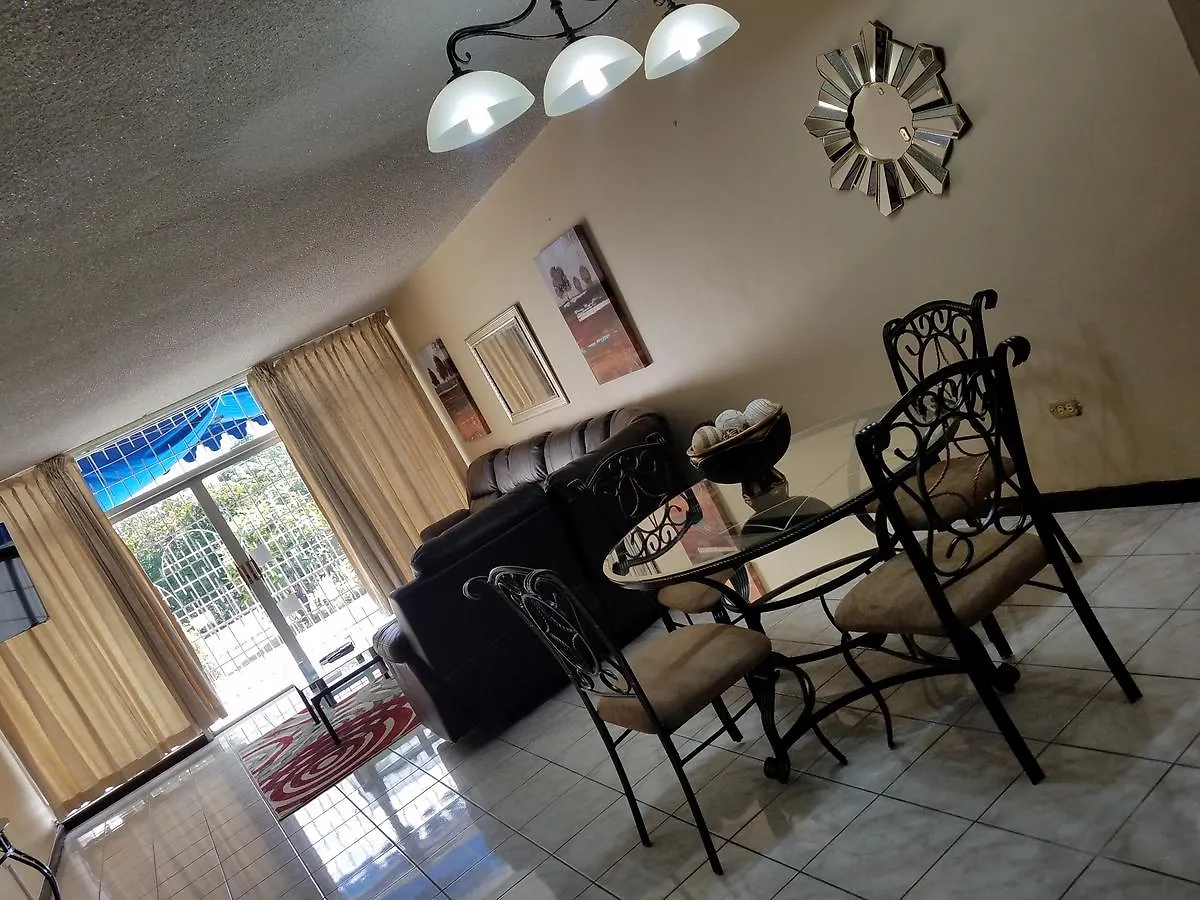 Hampshire House New Kingston Jamaica. Hotel Saint Andrew Giamaica